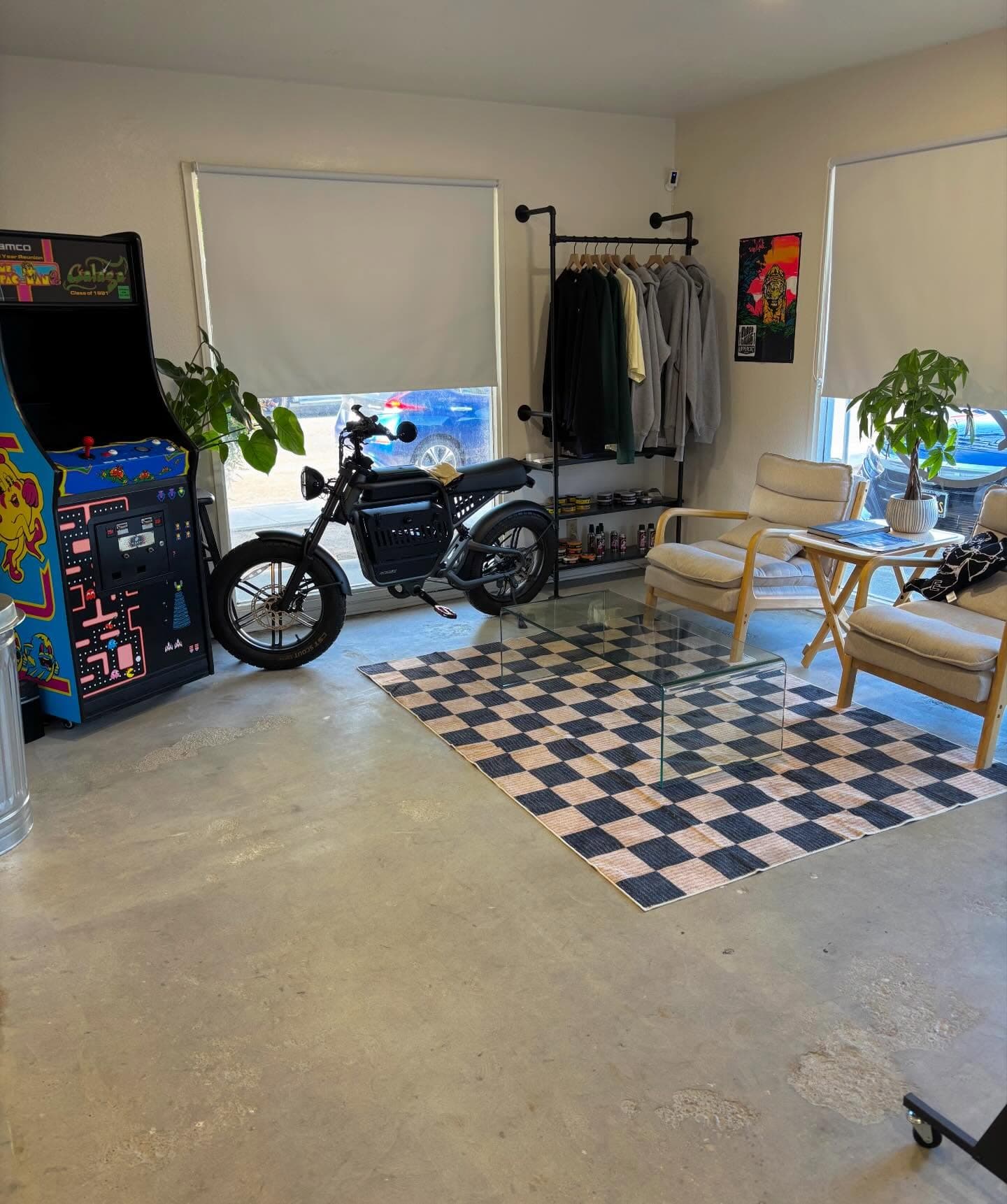 shop-waiting.jpg